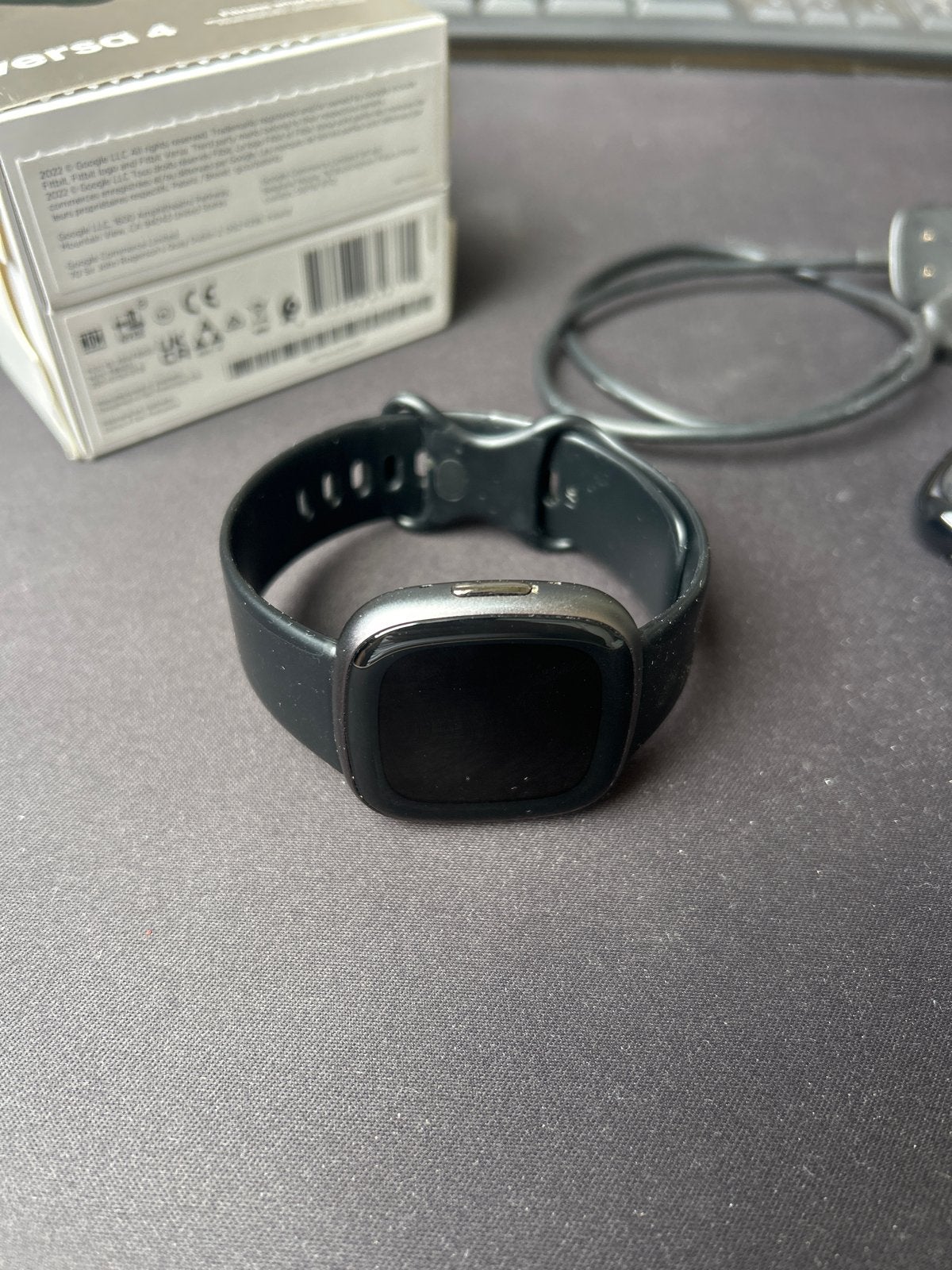 Fitbit Versa 4 Smartwatch - Zo goed als nieuw, Zwart, Ophalen of Verzenden, Zo goed als nieuw, Waterdicht