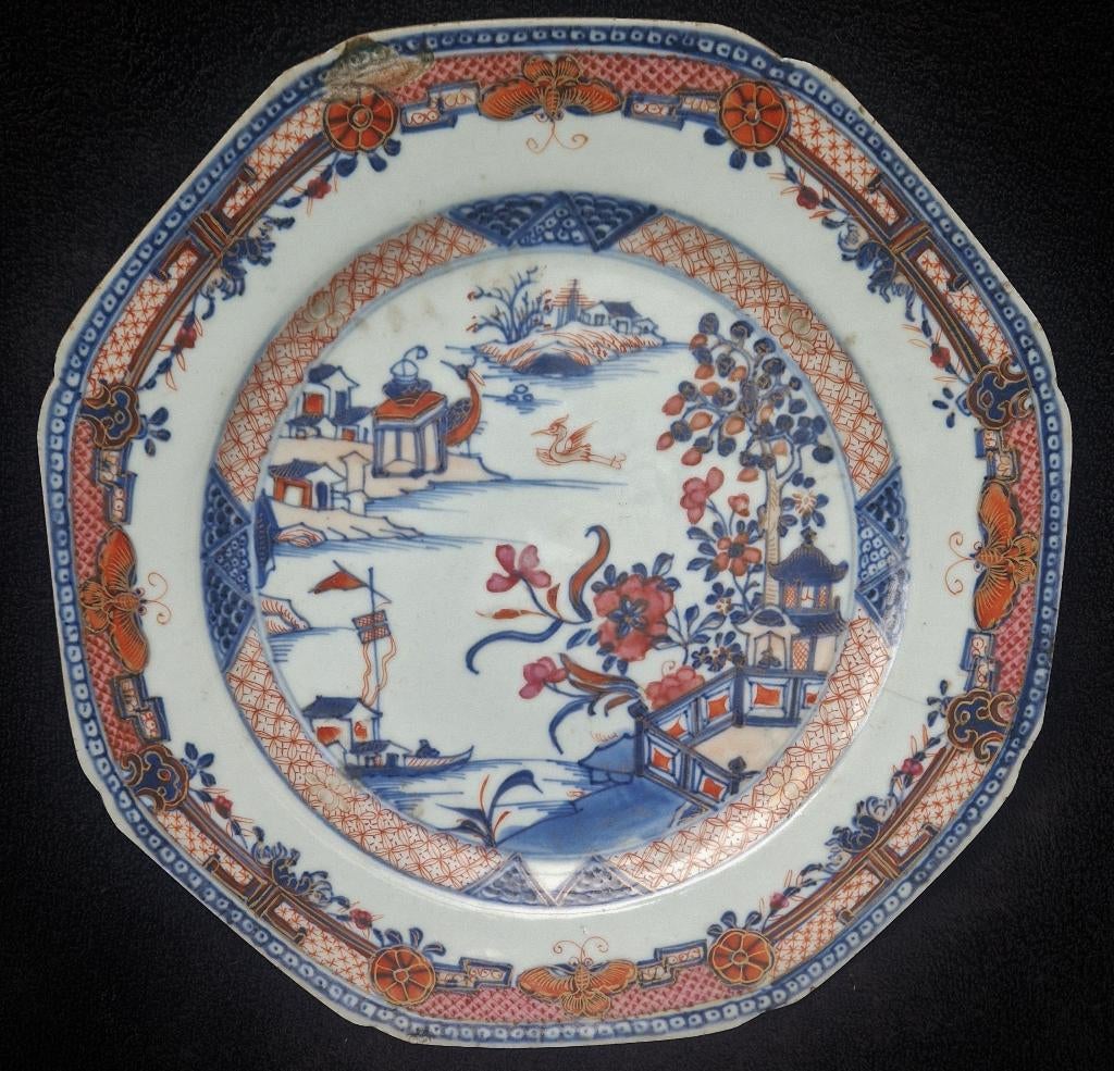 Octagonal Antique porcelain Chinese plate ca 1750 Qianlong, Antiek en Kunst, Ophalen of Verzenden