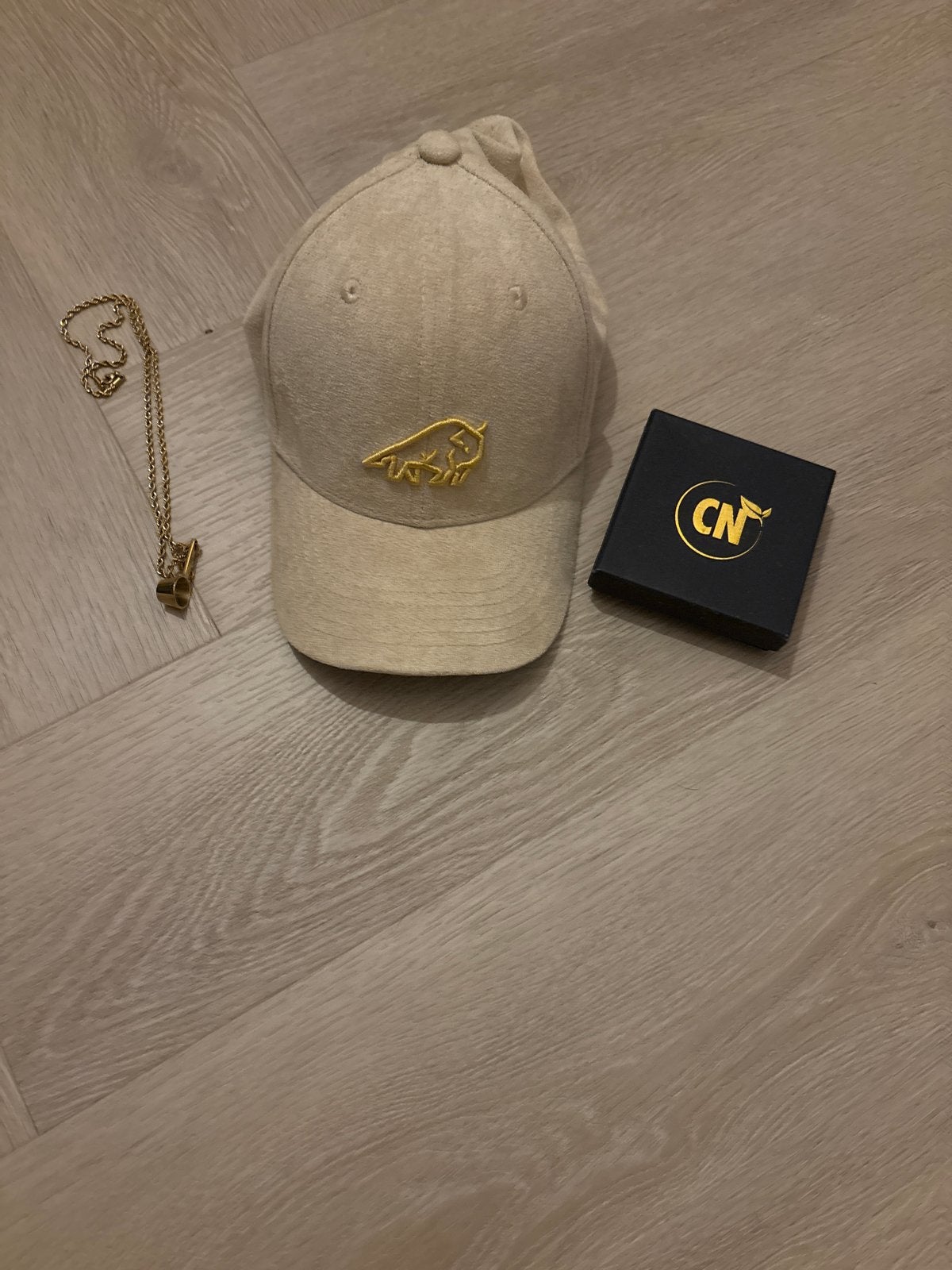 Gouden scoop ketting met pet, Sieraden, Tassen en Uiterlijk, Kettingen, Ophalen of Verzenden, Zo goed als nieuw, Goud, Overige materialen