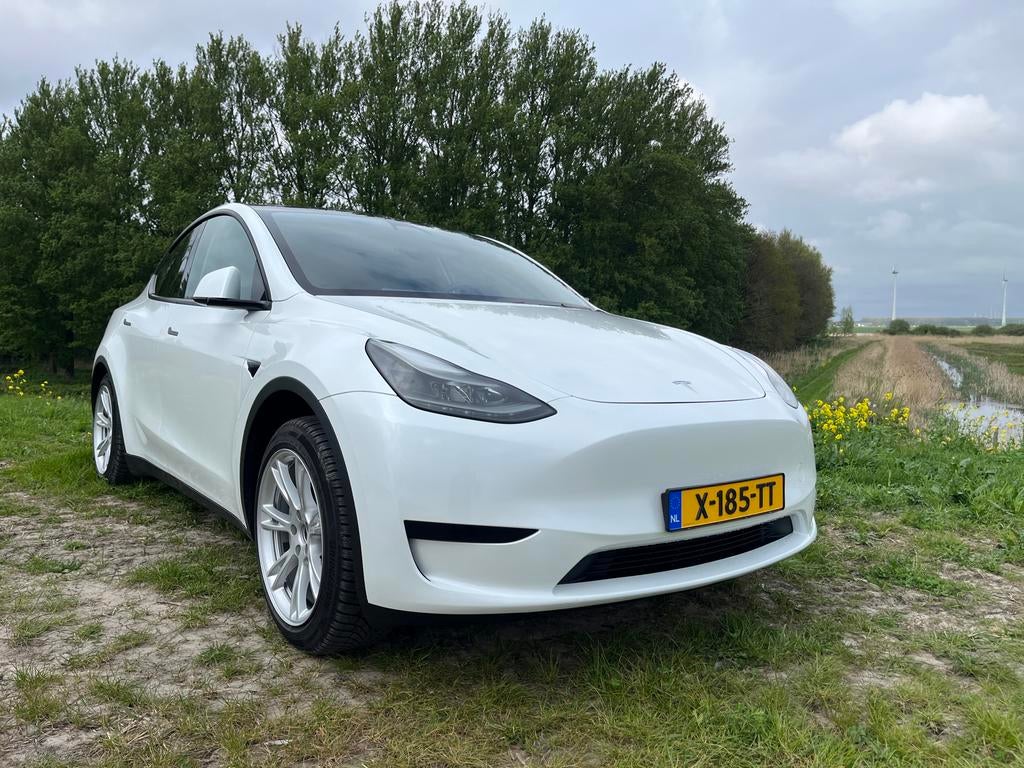 Tesla Model Y 2024 Wit, BTW-auto., Auto's, Tesla, Automaat, Lichtsensor, Zwart, 375 min
