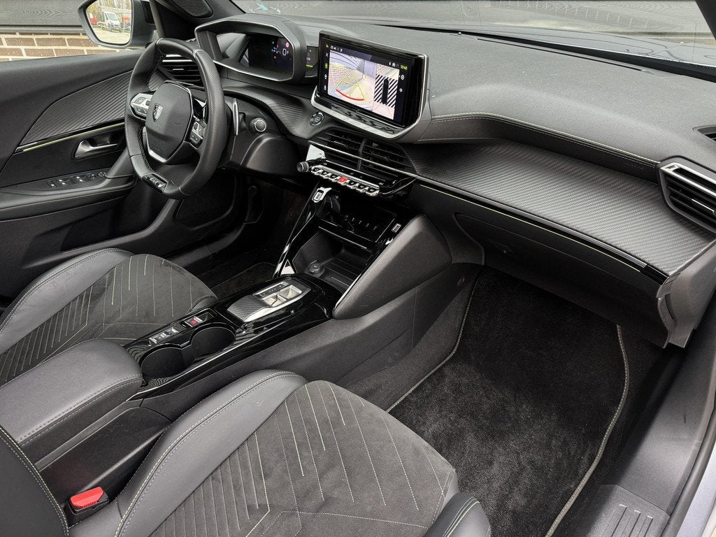 Peugeot 2008 1.2 130 pk GT PACK FULL OPTIONS, Elektr Zetels,, Auto's, Gebruikt, Zwart, 1199 cc, Automatische klimaatregeling