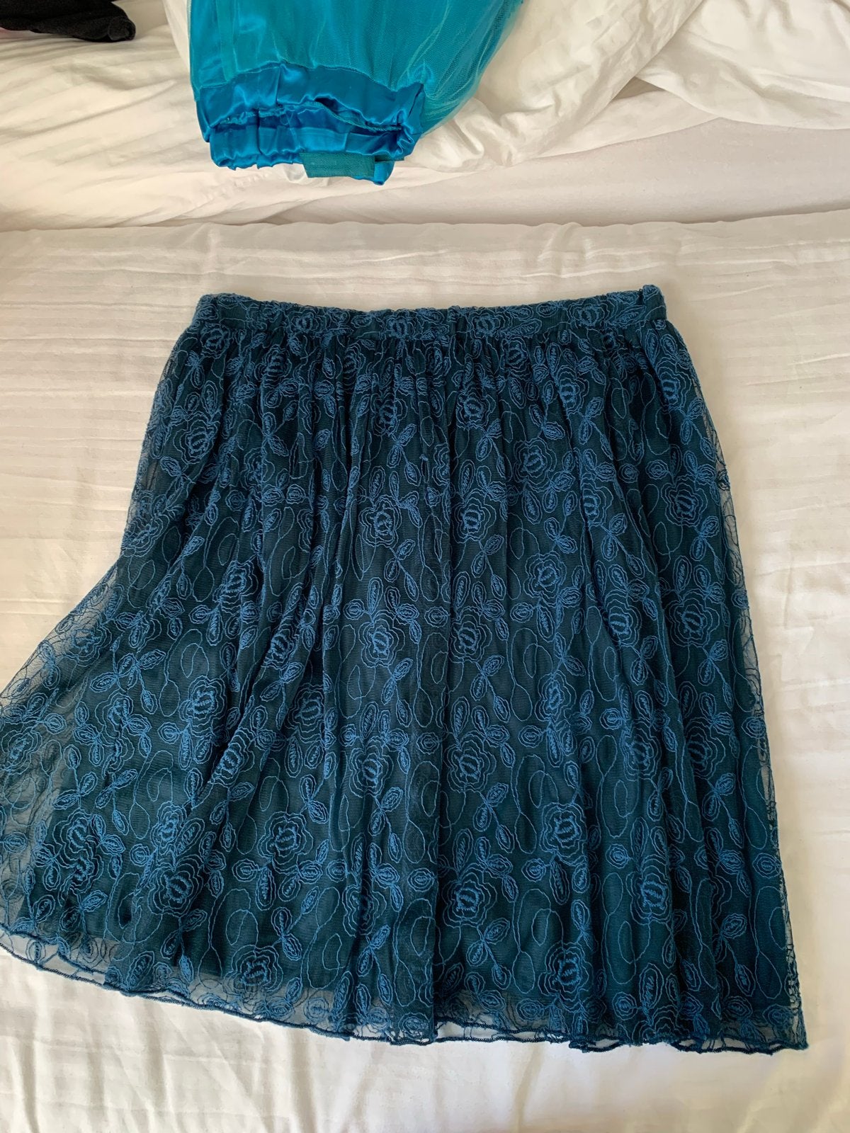 Tule geborduurde gevoerde turquoise rok, Kleding | Dames, Rokken, Maat 38/40 (M), Blauw, Ophalen of Verzenden, Knielengte