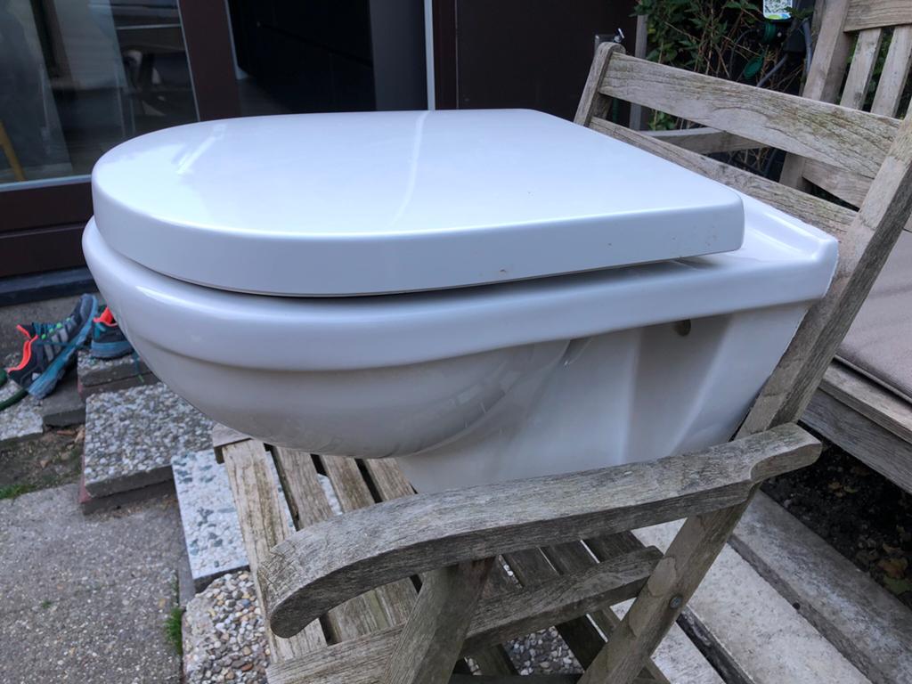 Villeroy & Boch - Wandcloset met zitting - weinig gebruikt, Ophalen, Zo goed als nieuw, Toilet