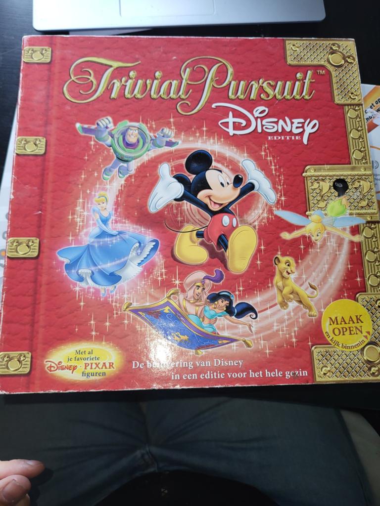 Trivial Pursuit Disney Editie - Familie Bordspel, Hobby en Vrije tijd, Gezelschapsspellen | Bordspellen, Vijf spelers of meer
