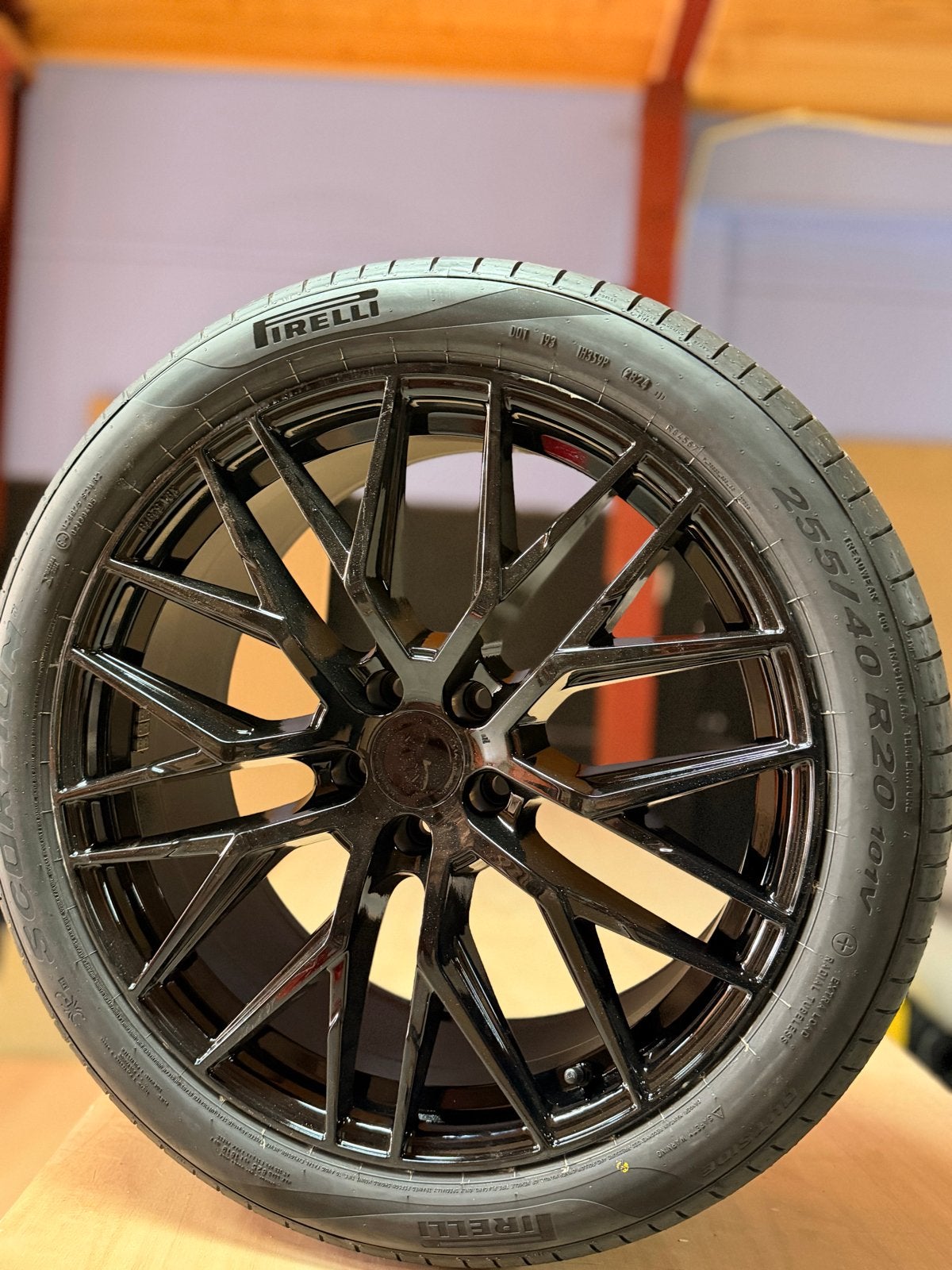 Audi Q3 20 inch velgen met Pirelli showroombanden, Ophalen, Audi, 255 mm, Banden en Velgen