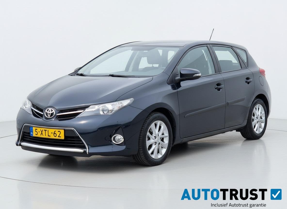 Toyota Auris 1.3 Now AIRCO CRUISE TREKHAAK, Voorwielaandrijving, Euro 5, Gebruikt, 4 cilinders