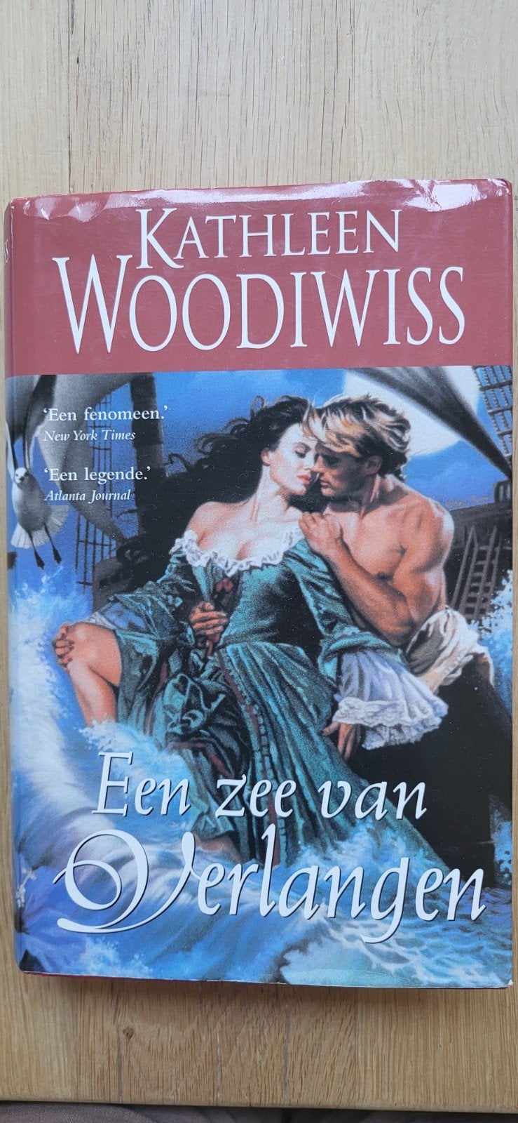 Kathleen Woodiwiss - Een zee van verlangen, Ophalen of Verzenden, Gelezen, Kathleen Woodiwiss, Nederland