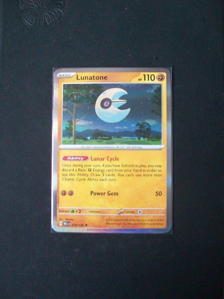 2704: Nieuwe Pokemon Kaart holofoil LUNATONE HP110 (074/132), Verzenden, Nieuw, Losse kaart, Foil