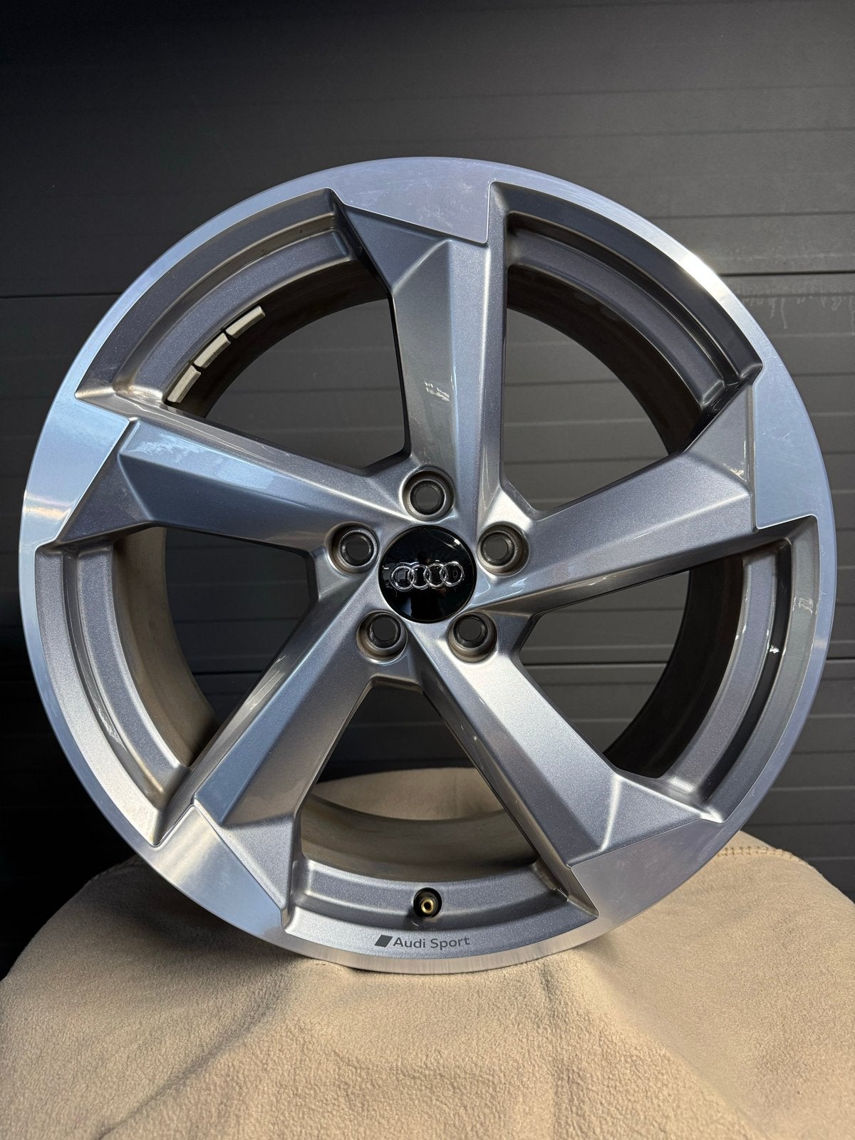 Audi Sport 18 inch velgen 82A 601 025 AD Audi A1 Rotor, Ophalen, 18 inch, Overige, Gebruikt