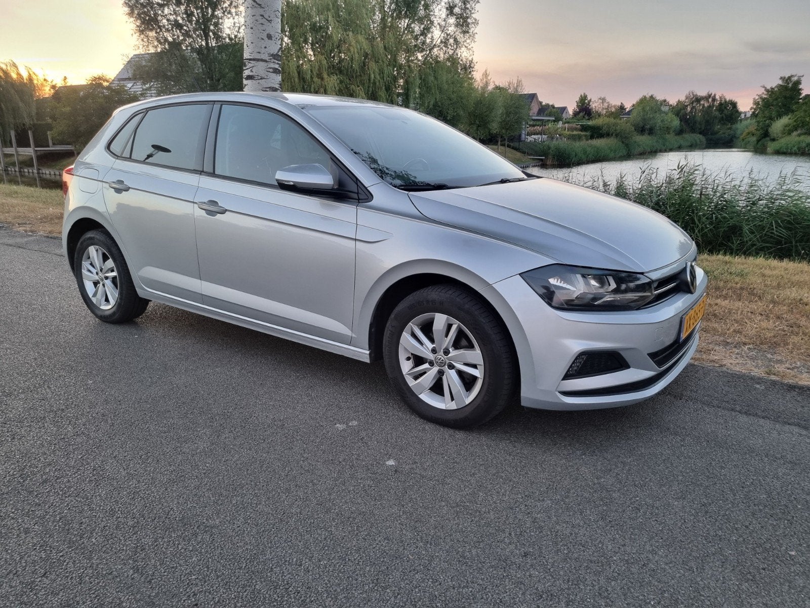 Volkswagen Polo 1.0 TSI 70KW 5D BMT  2018 Grijs weg=weg, Voorwielaandrijving, Stof, 40 €/maand, 23 km/l