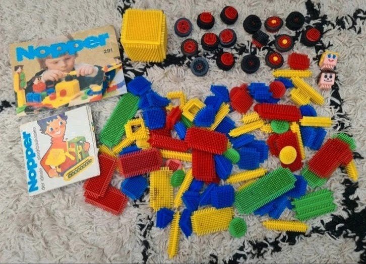 Vintage Nopper Bouwset Bristle Blocks Wielen Boekjes, Ophalen of Verzenden, Zo goed als nieuw, Nopper
