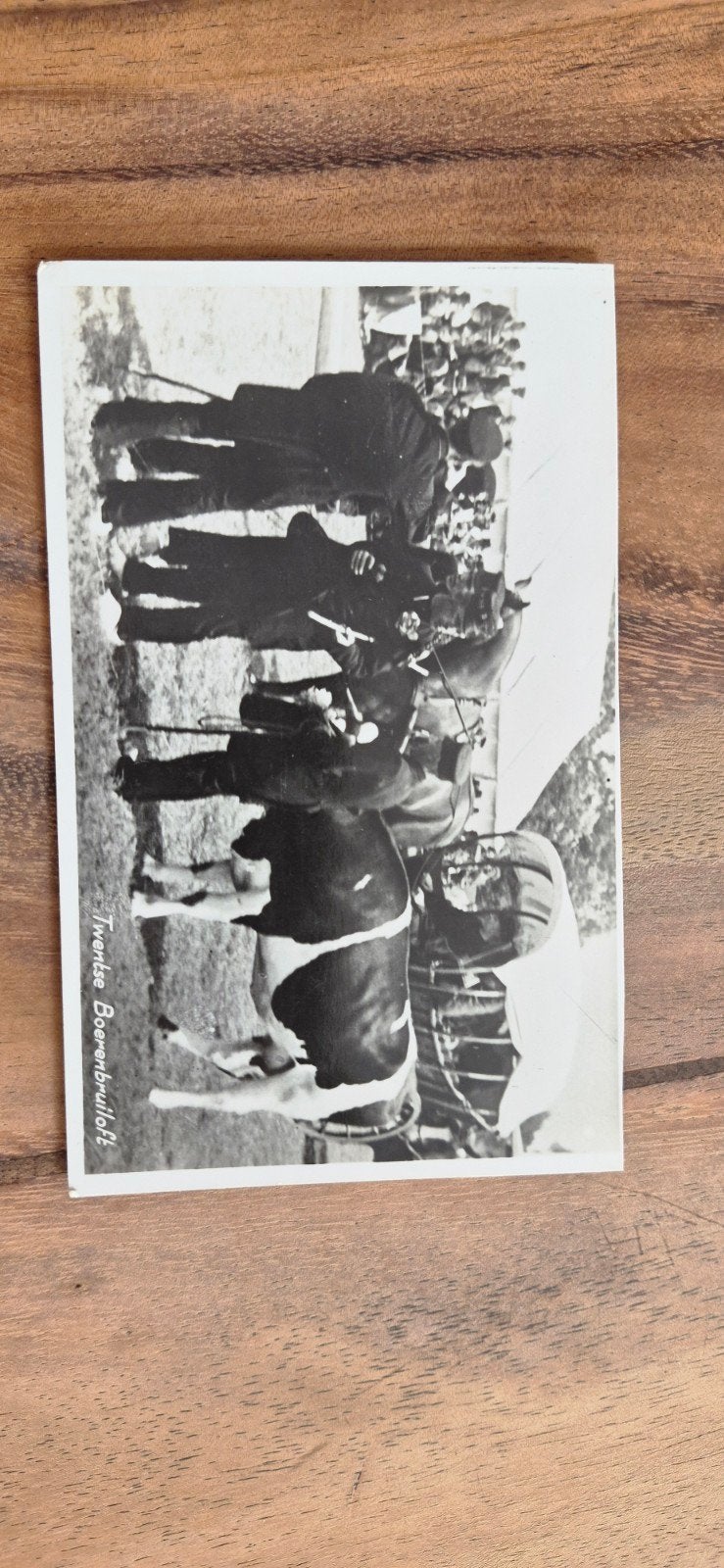 Oude ansichtkaart Twentse Boerenbruiloft, gestempeld 1951, Verzamelen, Ophalen of Verzenden, 1920 tot 1940, Gelopen