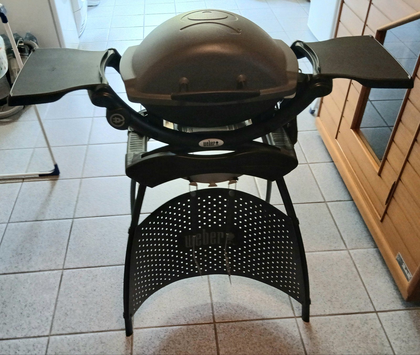 Foto 2 van Weber elektrische barbecue - Zo goed als nieuw 160 euro