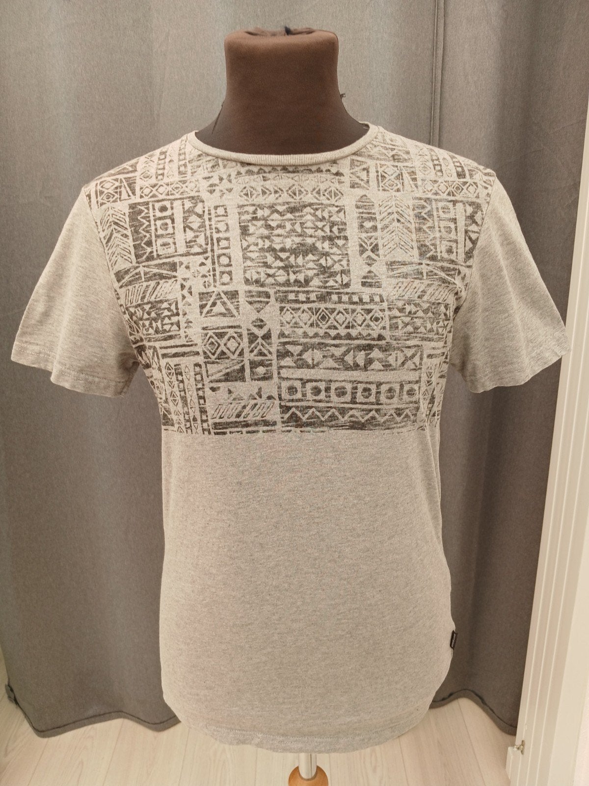 Manguun grijs  T-shirt met print, maat S, Kleding | Heren, Beige, Ophalen of Verzenden, Gedragen, Maat 46 (S) of kleiner