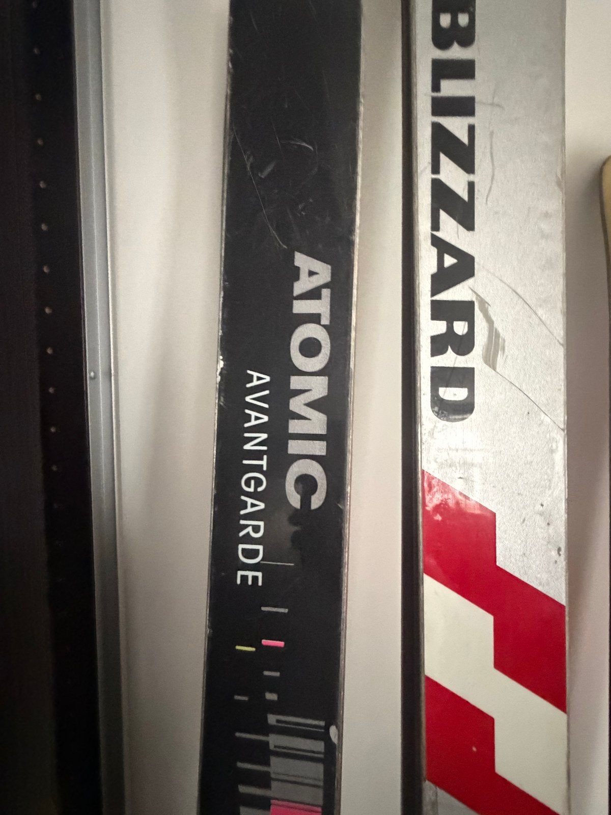Atomic Avantgarde ski (linker ski), 160 tot 180 cm, Gebruikt, Ophalen of Verzenden, Atomic