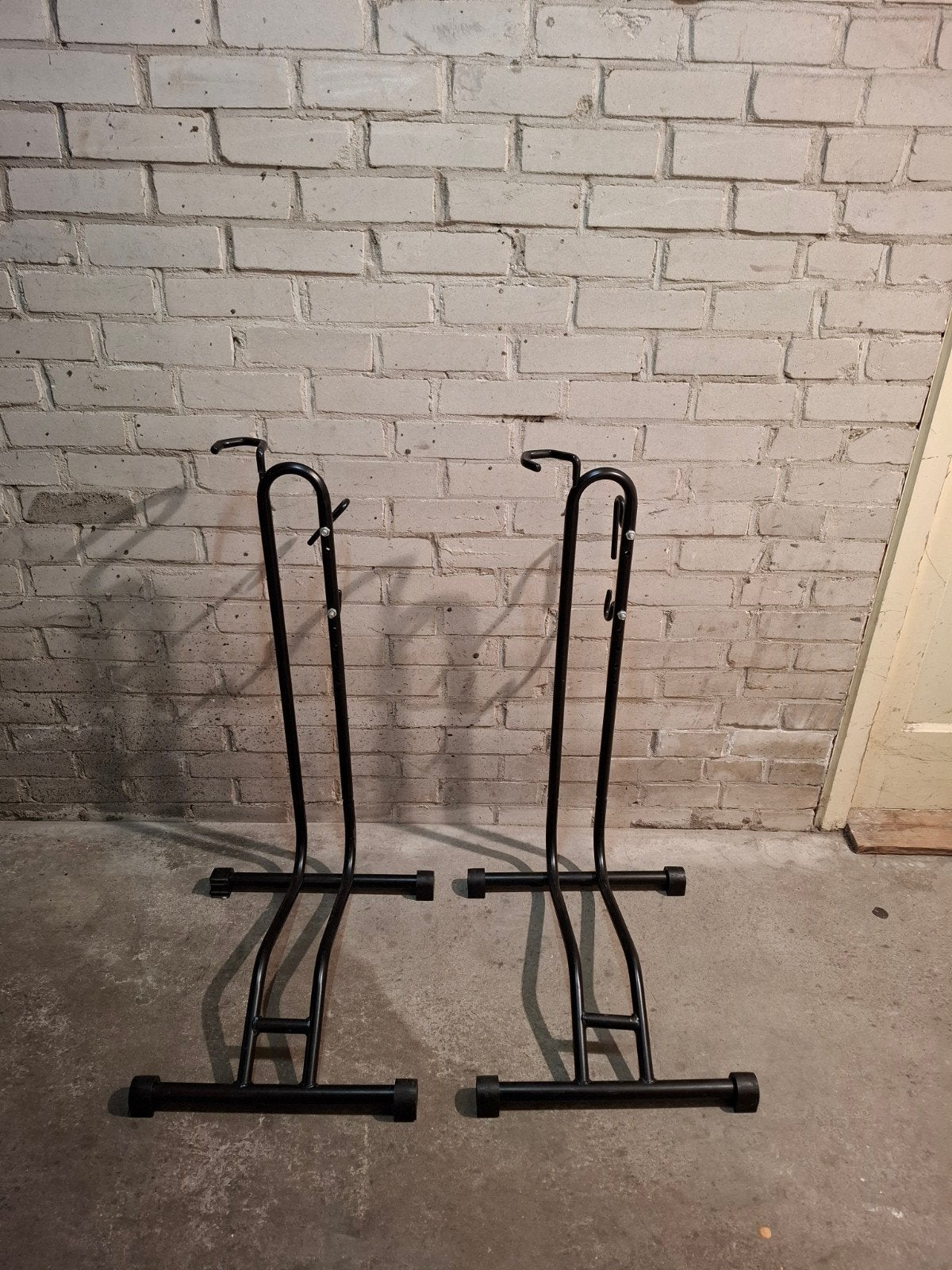 Set van 2 fietsstandaards - Zwart metaal, Ophalen, Zo goed als nieuw