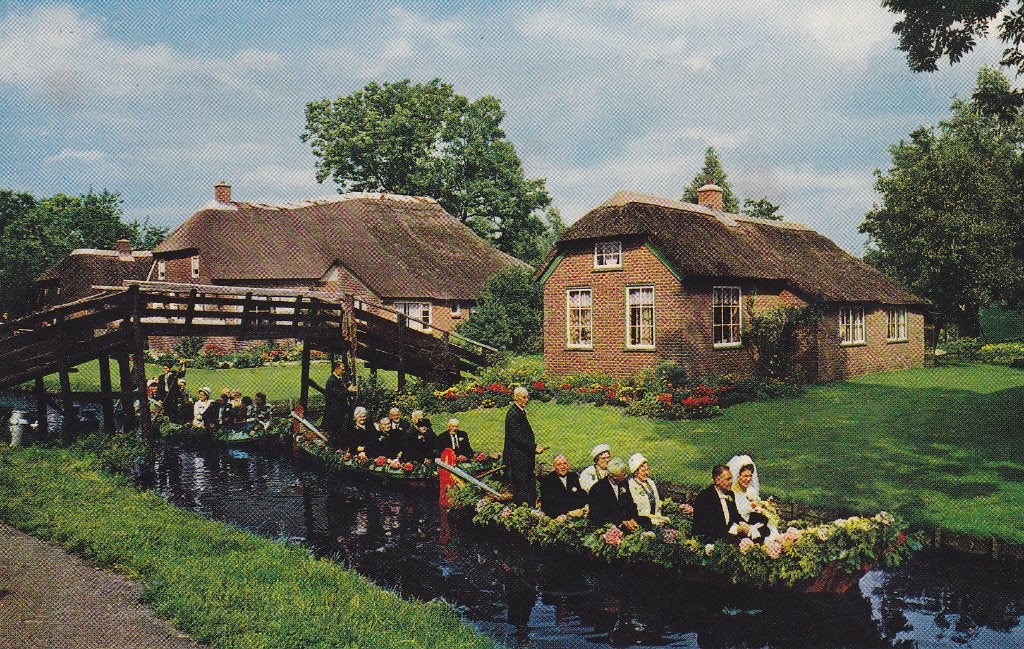 Ansichtkaart Giethoorn: Trouwen per punter, Verzenden, 1960 tot 1980, Ongelopen, Overijssel