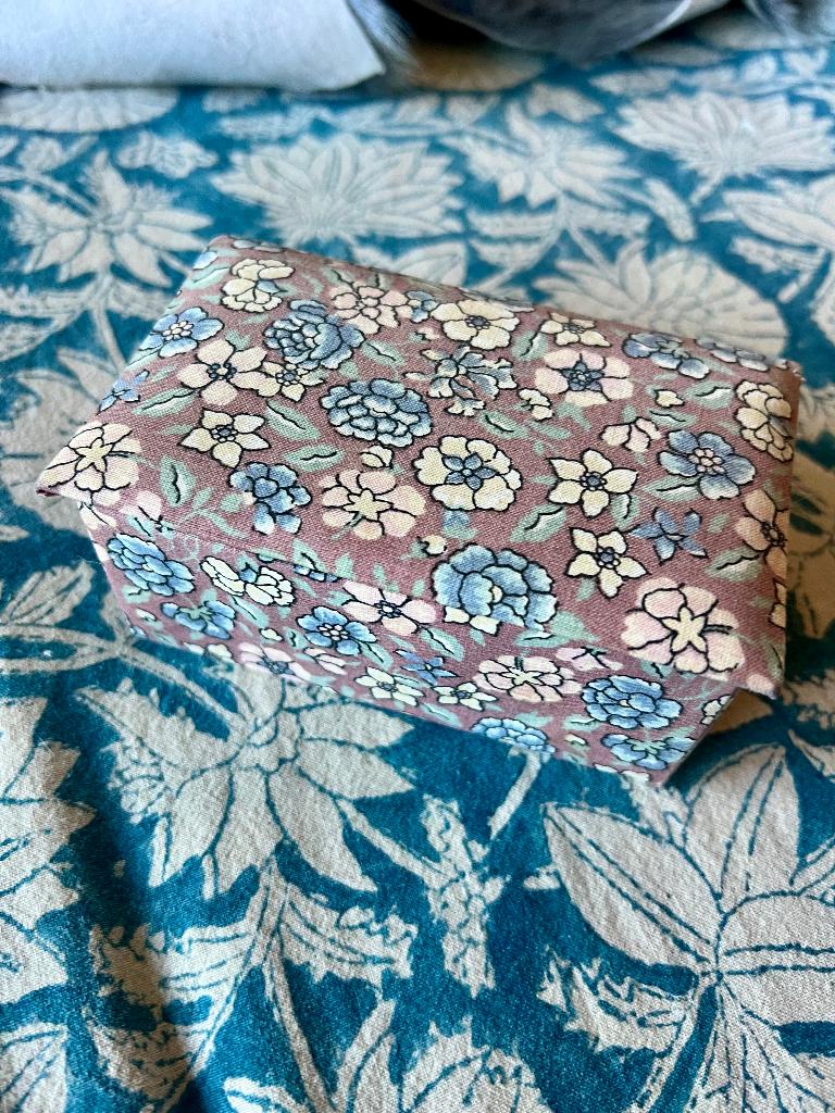 Vintage antiek Frans stoffen doosje sieradendoosje kistje, Ophalen of Verzenden