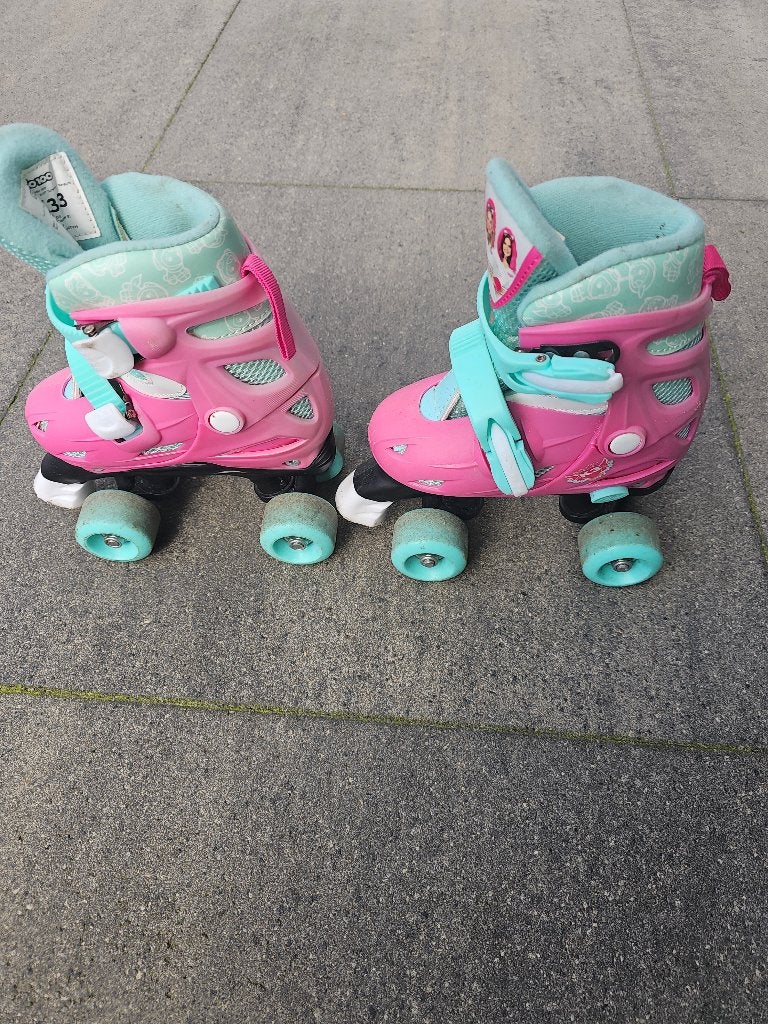 Rolschaatsen meisje maat 30-33 met helmpje, Kinderen en Baby's, Speelgoed | Buiten | Rolschaatsen, Ophalen of Verzenden, Gebruikt
