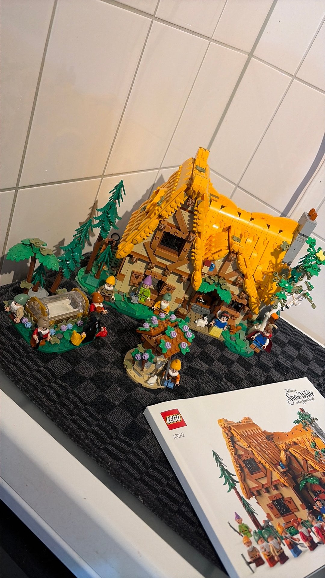 Lego 43242 Sneeuwwitje huis, Ophalen of Verzenden, Zo goed als nieuw
