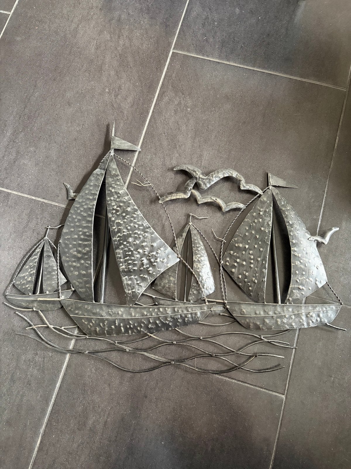 Metalen wanddecoratie zeilboten met meeuwen, Ophalen, Metaal, Wandsculptuur, Gebruikt