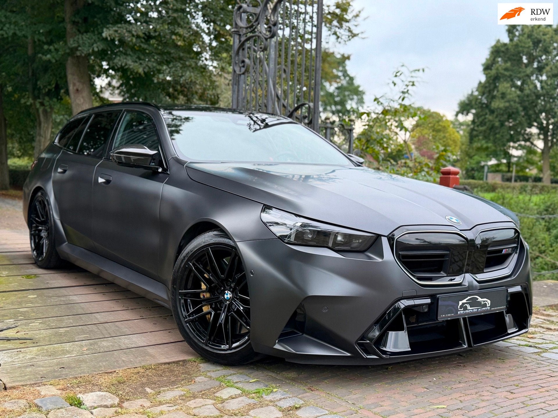 BMW 5-serie Touring M5 Bowers&Wilkins|Pano|Keramisch|BTW|M-D, Auto's, Gebruikt, 2000 kg, Leder, Vierwielaandrijving