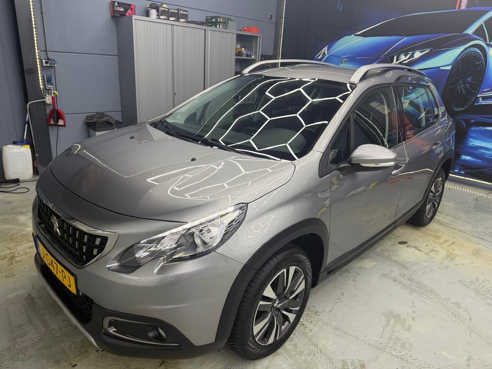 Peugeot 2008 1.2 Puretech 82pk 2019 Grijs, Auto's, Voorwielaandrijving, 83 pk, 1199 cc, 49 €/maand