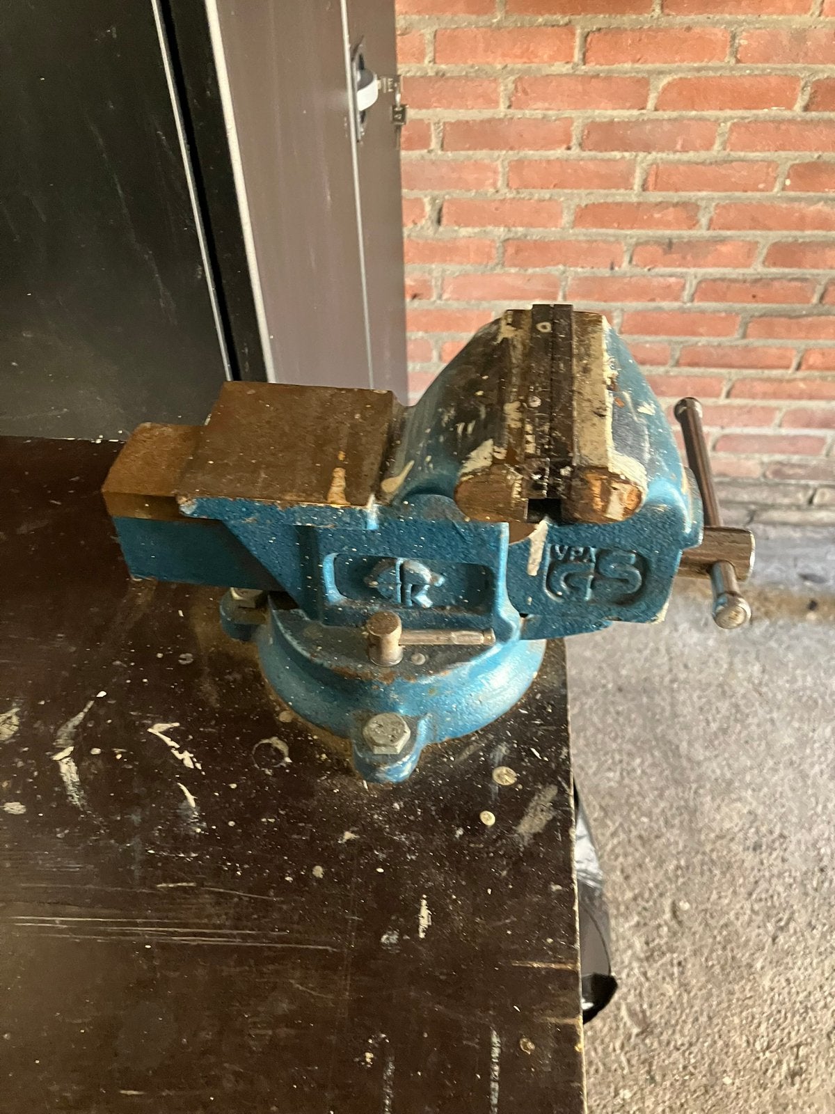 Bankschroef, Doe-het-zelf en Verbouw, Ophalen, Zo goed als nieuw, Minder dan 70 cm, Bankschroef