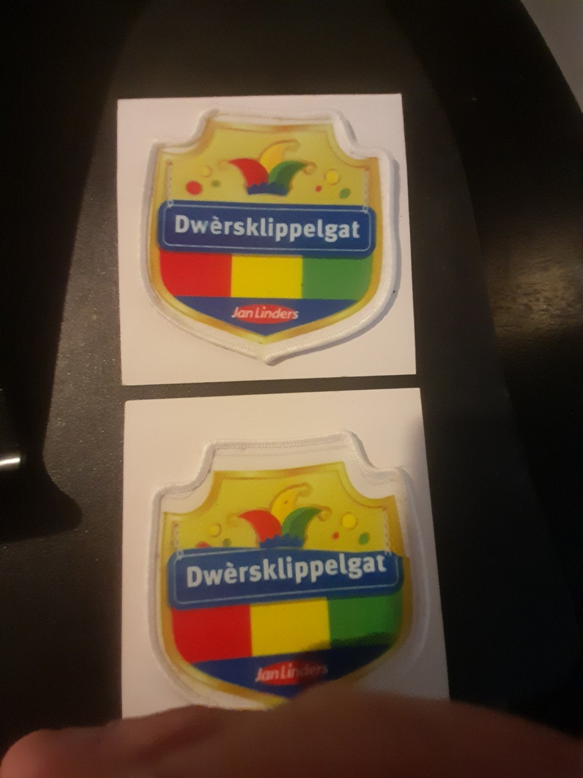 2 carnavalsbadges Dwèrsklippelgat (Nuenen), Ophalen of Verzenden, Nieuw