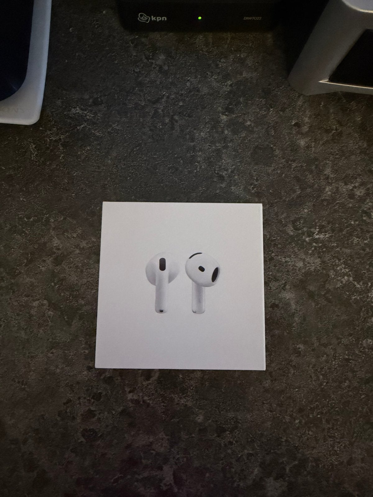 AirPods 4 gloednieuw gesalde  in doos, Telecommunicatie, Ophalen of Verzenden, Zo goed als nieuw