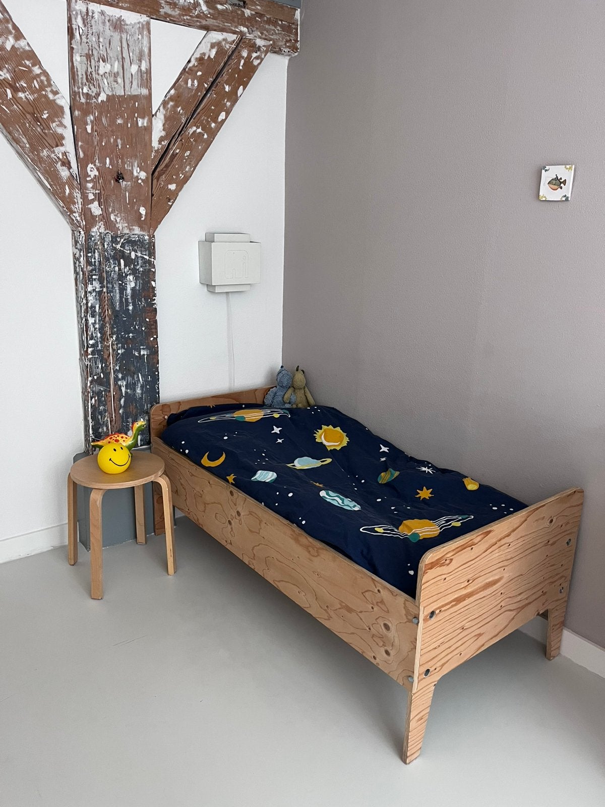 Kinderbed peuterbed Piet Hein Eek crisis - hout incl matras, Kinderen en Baby's, Gebruikt, 70 tot 85 cm, 140 tot 160 cm, Ophalen