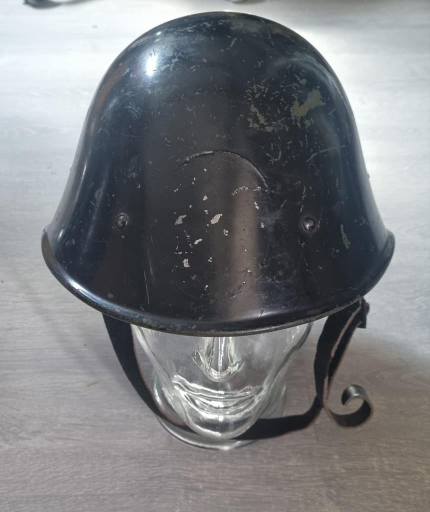 NL wo2 helm op naam, Verzamelen, Militaria | Tweede Wereldoorlog, Ophalen of Verzenden, Nederland, Helm of Baret