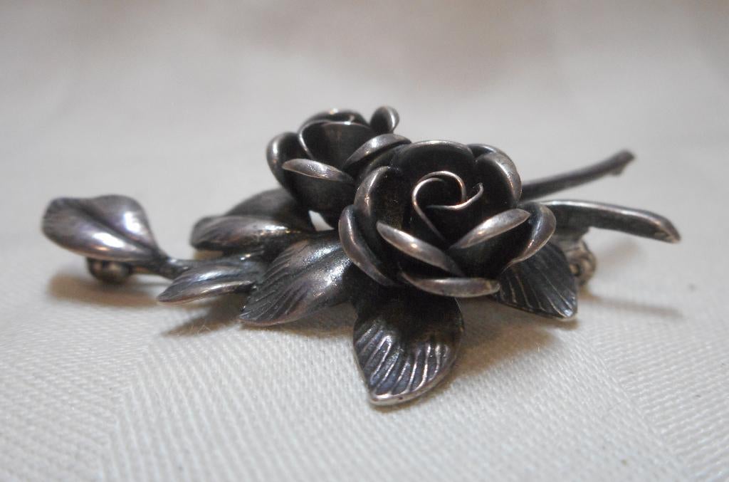 Zilveren vintage broche Teka roosjes nr.794, 4 tot 7 cm, Verzenden, Zo goed als nieuw, Zilver