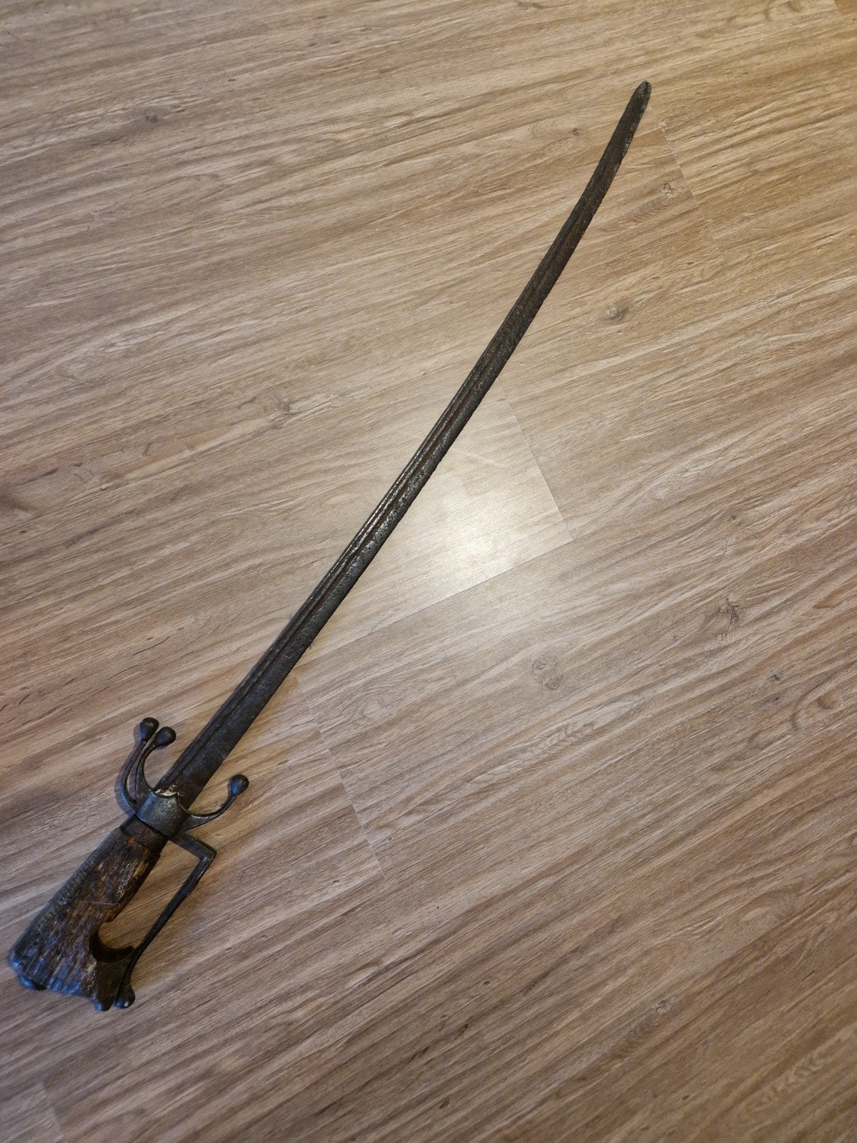 Antieke Nimcha sabel met houten handvat, Ophalen