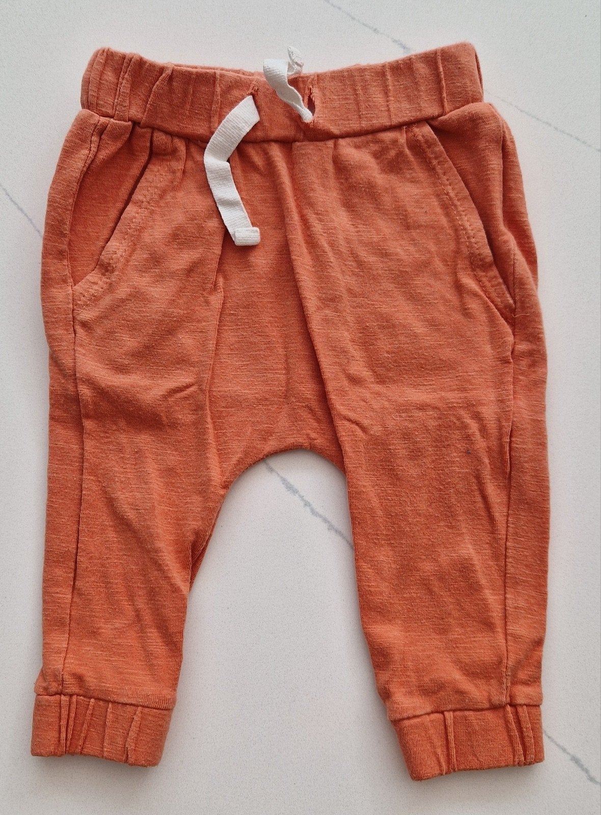 Prenatal oranje broekje maat 56, Kinderen en Baby's, Babykleding | Maat 56, Broekje, Jongetje of Meisje, Ophalen of Verzenden