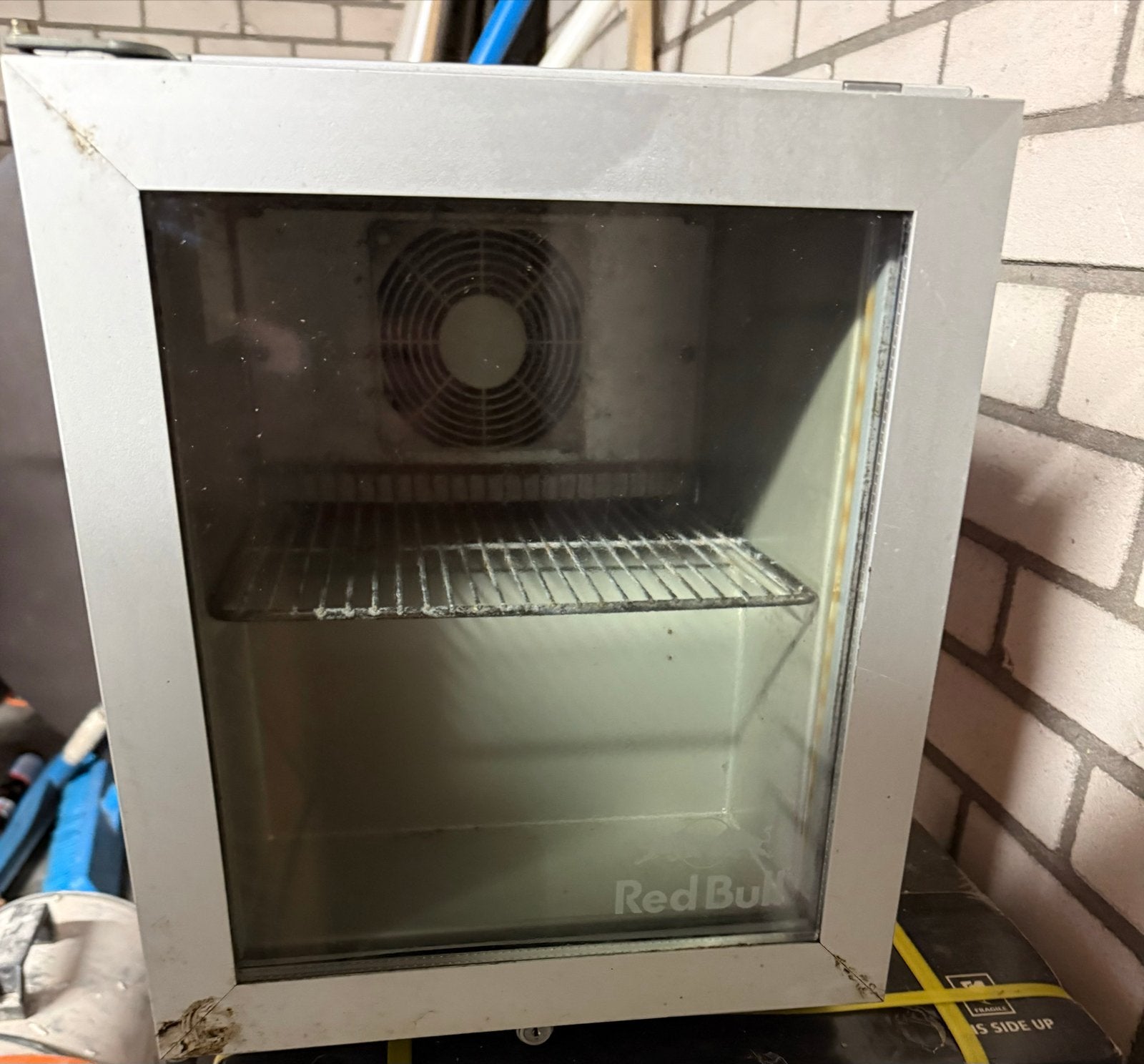 Red Bull Mini Koelkast - Compact en Stijlvol, Ophalen, Minder dan 75 liter, Zonder vriesvak, Gebruikt