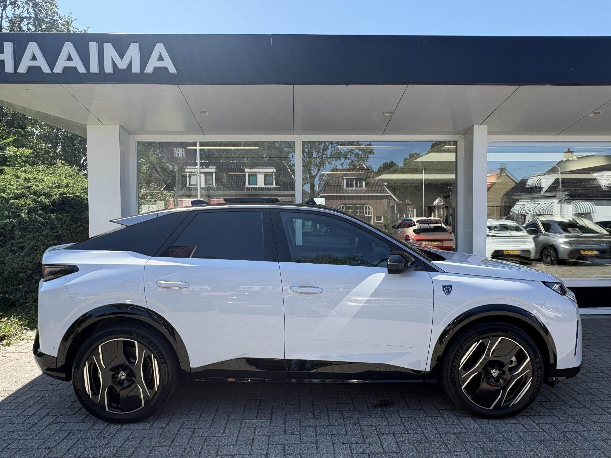 Peugeot e-3008 GT 73 kWh | NIEUW | 16% bijtelling tot € 30, Auto's, Peugeot, 213 pk, Wit, Automatische klimaatregeling, Te koop