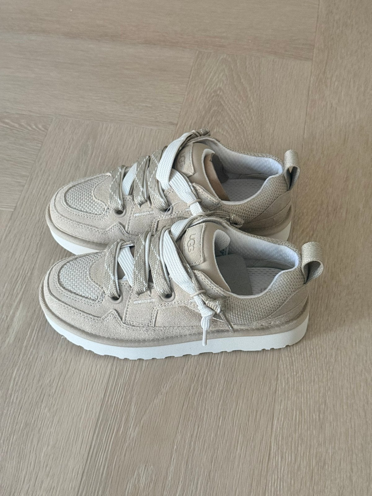 UGG Lo Lowmel Sneaker Beige | Maat 37 | Nieuw in Doos, UGG, Beige, Nieuw, Ophalen of Verzenden