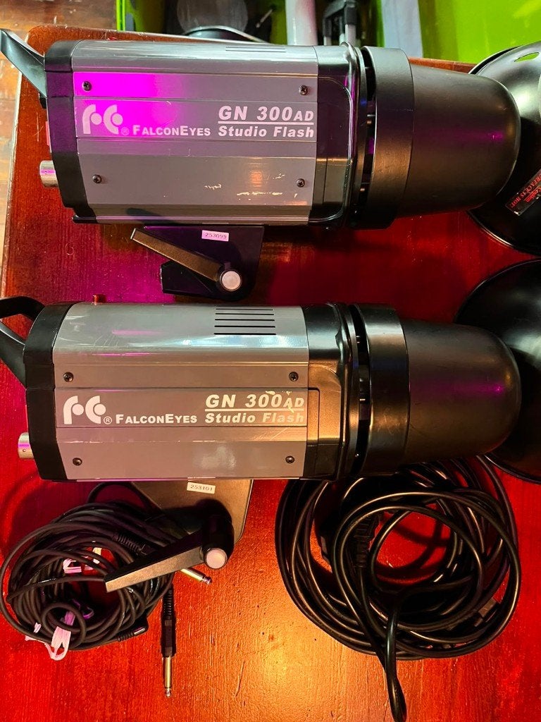 FalconEyes Studio Flitsset GN 300AD, Audio, Tv en Foto, Fotografie | Fotostudio en Toebehoren, Ophalen, Lamp of Flitsset, Falcon Eyes