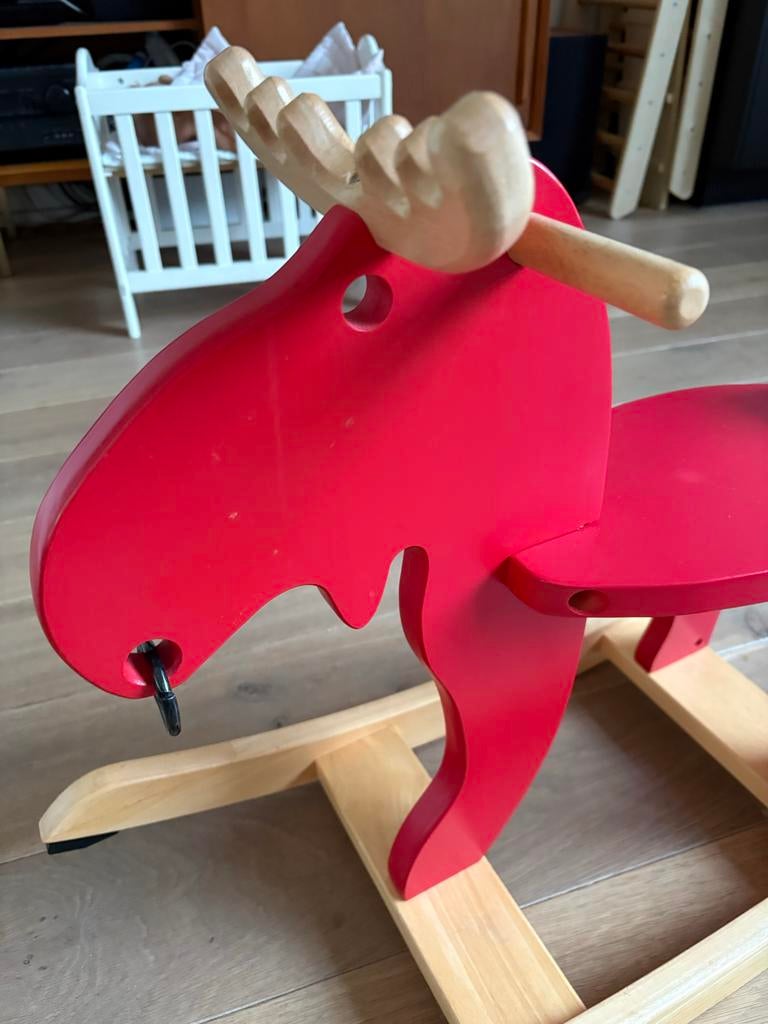 Rood houten hobbelrendier ikea, Ophalen, Gebruikt, Jongen of Meisje