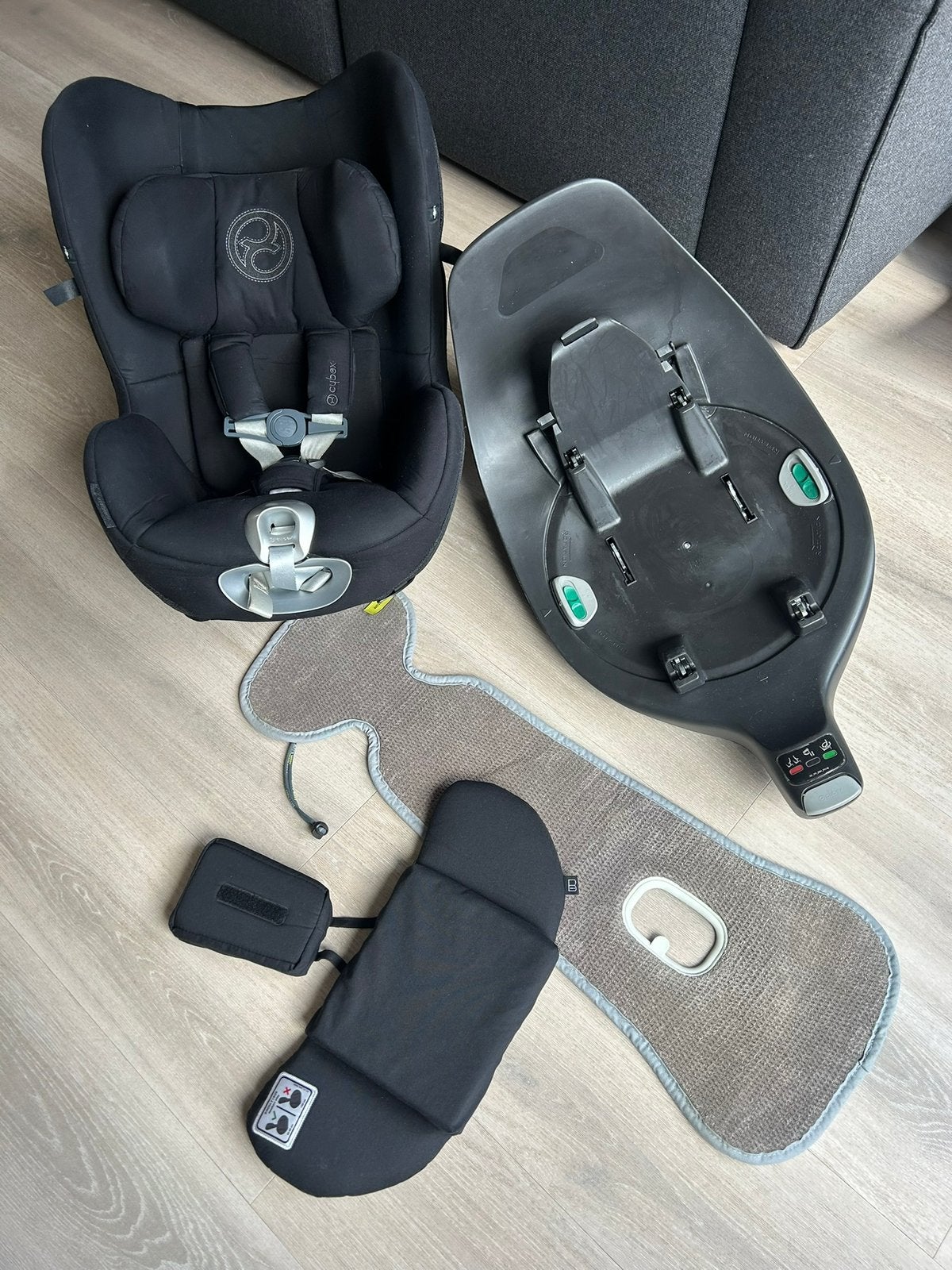 Cybex Sirona + base (en newborn en Aeromoov inleg), Verstelbare rugleuning, 0 t/m 18 kg, Zo goed als nieuw, Isofix