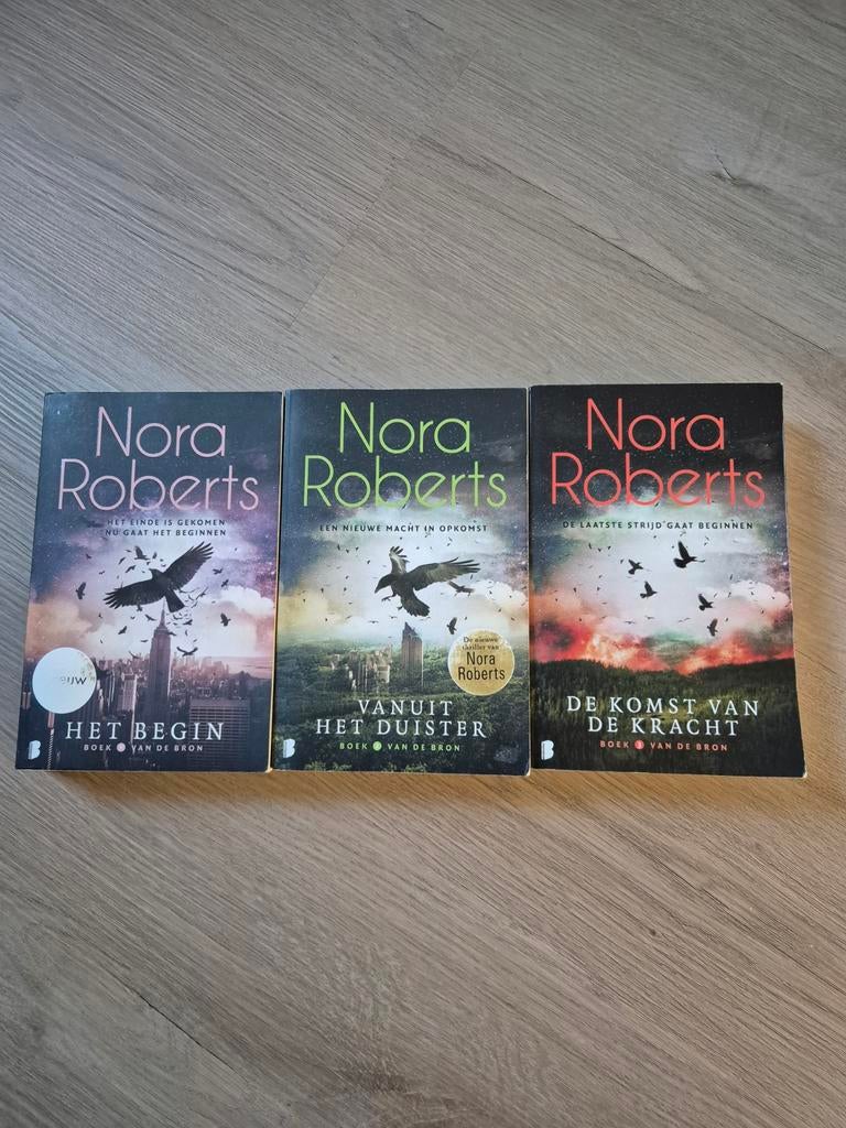 Nora Roberts De Bron Trilogie, Ophalen of Verzenden, Zo goed als nieuw, Nora Roberts, Nederland