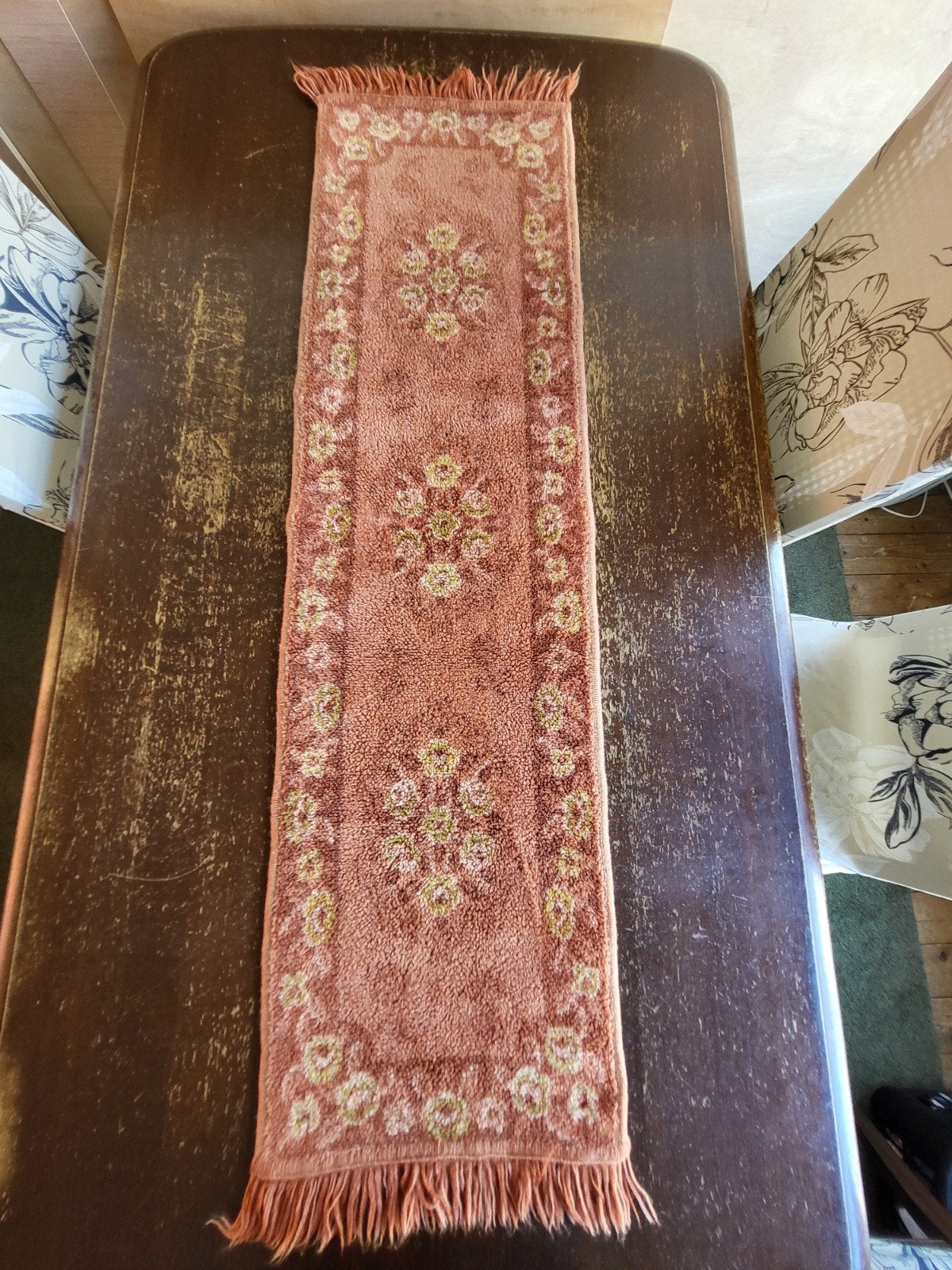 Vintage Roze Loper met Bloemenpatroon en Franjes, Huis en Inrichting, Stoffering | Tapijten en Kleden, Ophalen, Minder dan 50 cm