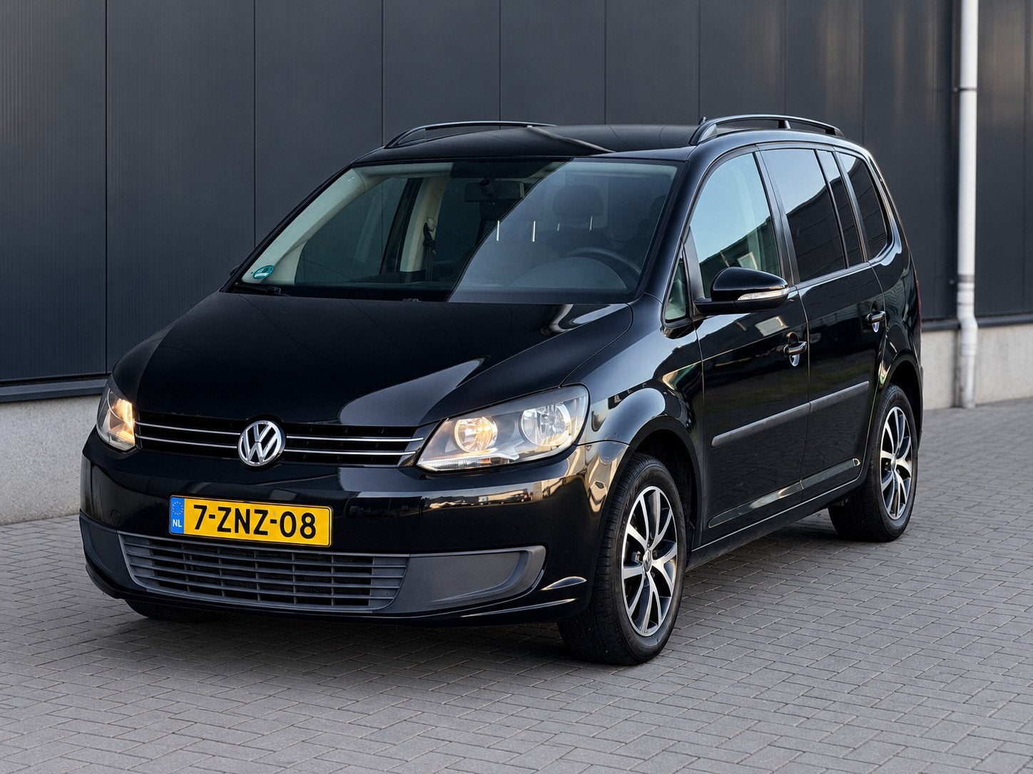 Volkswagen Touran 1.6 TDI Highline BlueMotion, Voorwielaandrijving, Euro 5, Gebruikt, 4 cilinders
