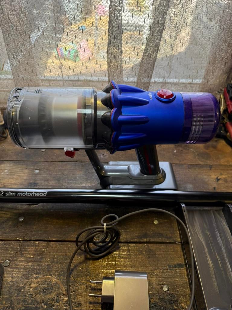 Te koop dyson v12 slim steelstofzuiger, Witgoed en Apparatuur, Stofzuigers, Ophalen, Zo goed als nieuw