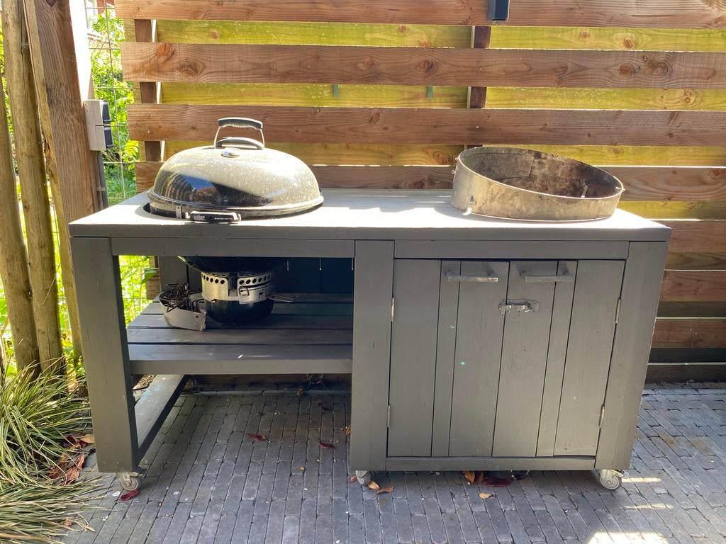 BBQ met op maat gemaakt meubel, Ophalen, Gebruikt, Met accessoires
