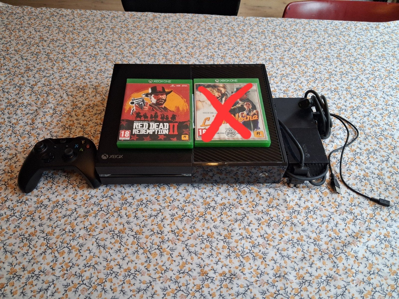XBOX ONE CONSOLE compleet en 1 game, Xbox One, Ophalen of Verzenden, Zo goed als nieuw, Met 1 controller