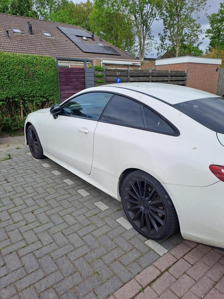 Mercedes-Benz E-Klasse E200 184pk 9G-TRONIC 2018 Wit, Auto's, Mercedes-Benz, Achterwielaandrijving, 1800 kg, Beige, 4 cilinders