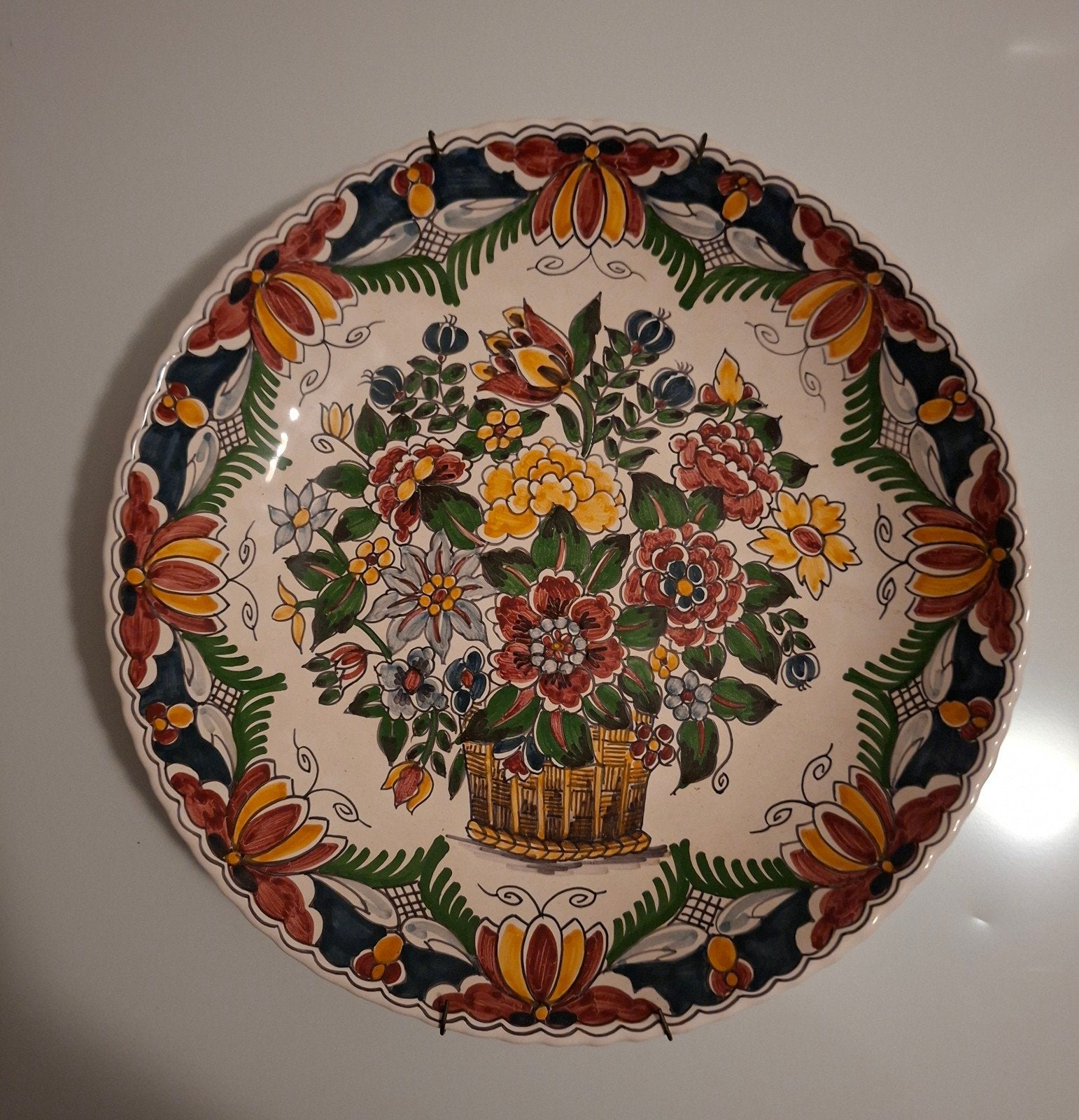 Antiek Makkum HN Wandbord met Bloemenmand, Antiek en Kunst, Ophalen of Verzenden