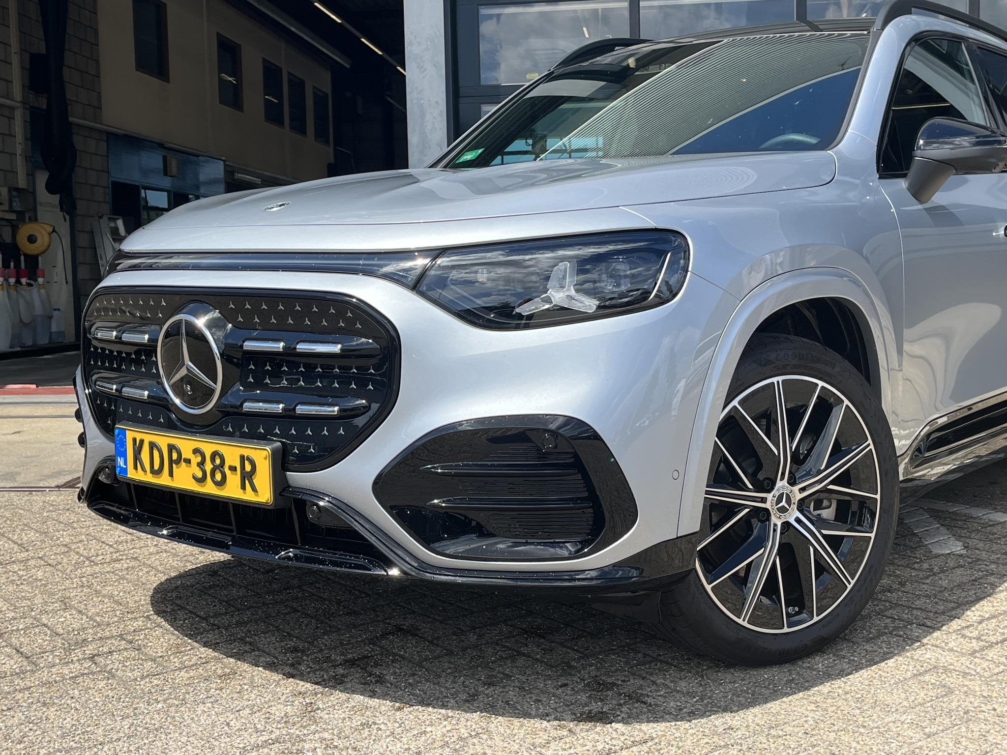Mercedes-Benz GLB 250+ Business Solution AMG 85.5 kWh, Achterwielaandrijving, Zwart, 607 km, 2100 kg